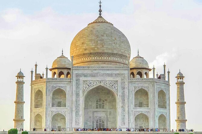 Day 2: Delhi Sightseeing – Agra Transfer (Approx. 4 hrs drive) Day 2: Delhi Sightseeing – Agra Transfer (Approx. 4 hrs drive)