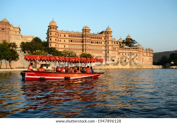 Day 6: Jaipur to Udaipur (Approx. 390 km / 6-7 hrs) Day 6: Jaipur to Udaipur (Approx. 390 km / 6-7 hrs)
